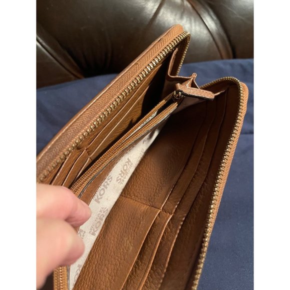 Michael Kors Pebbled Leather Zippered Wallet Camel Used - Picture 8 of 14